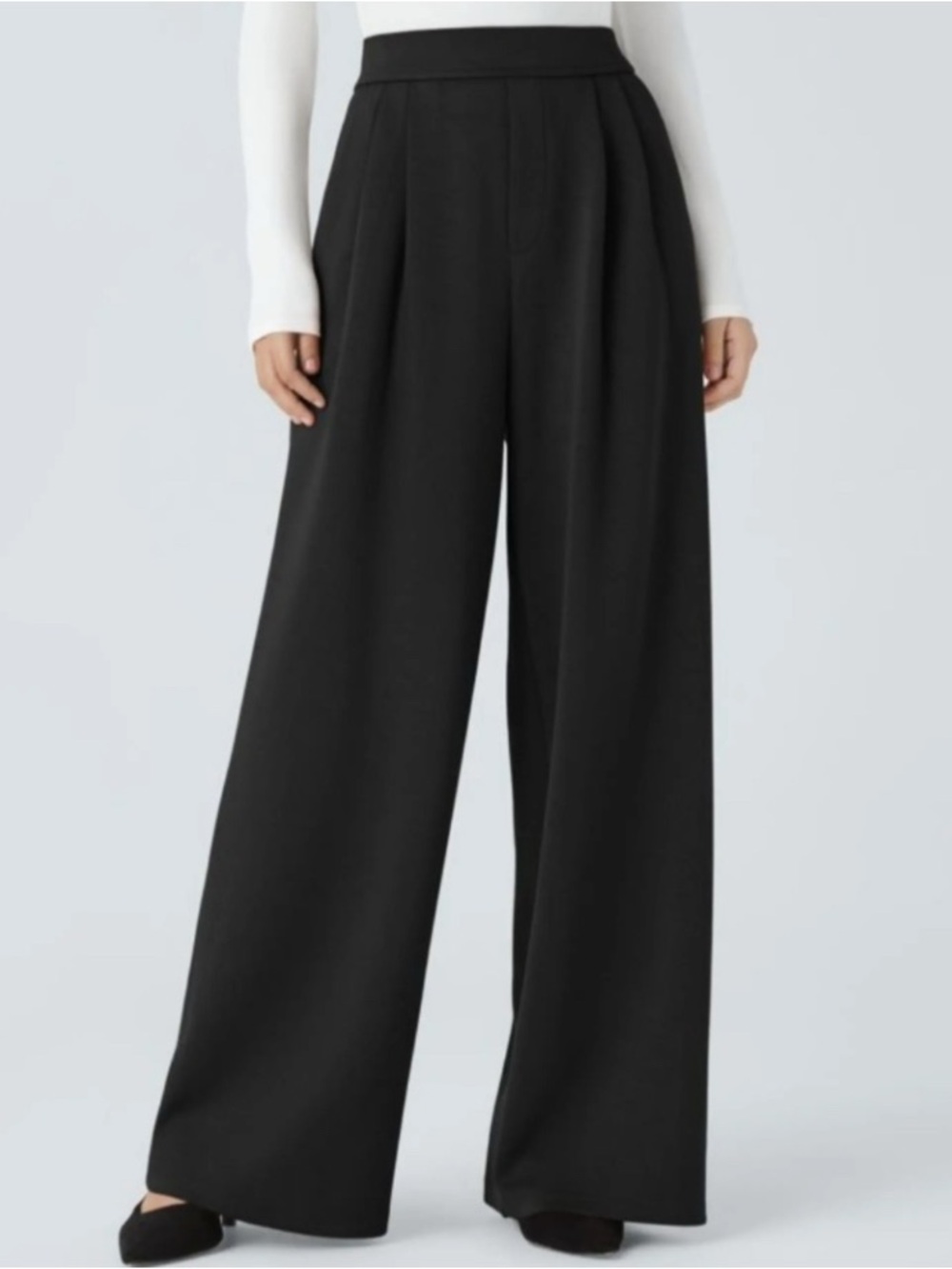 Halara Wide-Leg Black Pleated Trousers, two front pockets. Sz M.